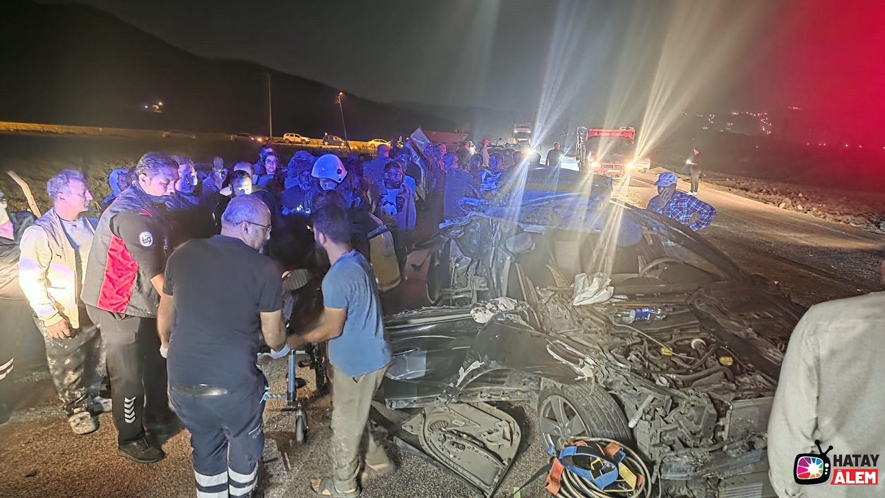 Hassa'da Otomobil ve Traktör Çarpıştı: 3 Yaralı