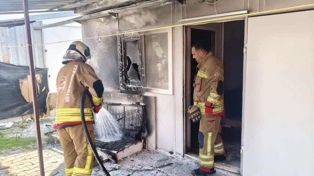 Antakya'da konteyner alev aldı