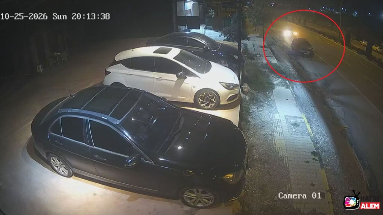 Antakya'da sürücü yaralandı, kaza anı kamerada