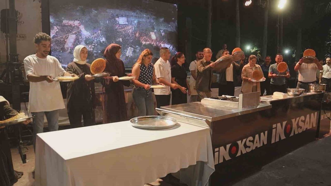 Antakya'da künefe atma yarışı
