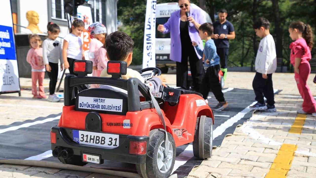 İskenderun'da Öğrencilere Trafik Eğitimi