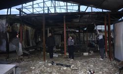 Depremde evleri yıkılan aile yangınla birlikte ikinci kez yuvasız kaldı