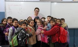 Fatma öğretmen kanseri yendi, öğrencilerine kavuştu