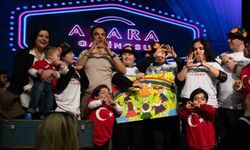 Adana'da özel ihtiyaçlı çocuklar sanatçı Uğur Aslan ile buluştu