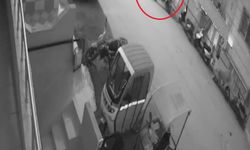 Elini kolunu sallayarak iftar saatinde motosiklet çaldı