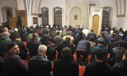Hatay'da depremin  ardından Habibi Necar Camii'nde ilk teravihi kılındı