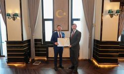 Vali Masatlı, Müftü Topçu'ya başarı belgesi verdi