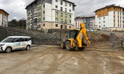 Hatay’da Okul Önündeki Çamur Sorununa HBB’den Hızlı Müdahale