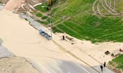 Adana'da yağmur hayatı felç etti: Dereler taştı, yollar göle döndü