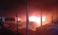 Antakya'da iş yeri alevlere teslim oldu