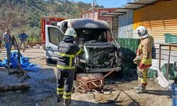 Arsuz'da minibüs yangını