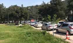 Havaların ısınmasıyla mesire alanlarında yoğunluk arttı: Vatandaşlar park yeri bulamayınca geri dönüyor