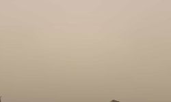 Hatay’da Çöl Tozu Alarmı: Libya’dan Geldi, Şehri Esir Aldı! Ne Zaman Gidecek?