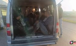 Hafif ticari araca 10 göçmen sığdıran insan tacirine 100 bin TL ceza