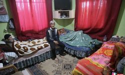 Hatay’da Hayırlı Evlat Dedirten Hikâye! Hem 5 Çocuğuna Hem Anne Babasına Bakıyor