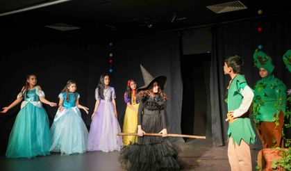 Tarsus'ta çocuklardan anlamlı tiyatro gösterisi