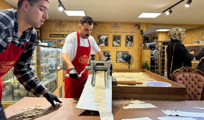 Hatay’ın Geleneksel Ramazan Lezzeti Yeniden Tezgâhta: Fansa Ailesi’nin Küncülü Helvası Bu Yıl da Uzun Çarşı’da Yapılıyor