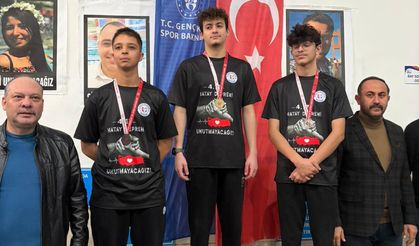 Antakya Belediyesi Yüzme Sporcularından Anma Yarışlarında Madalya Yağmuru