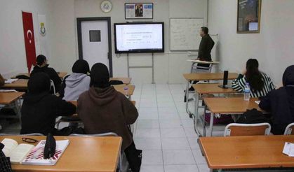 Haliliye'de gençler geleceğe eğitimle hazırlanıyor