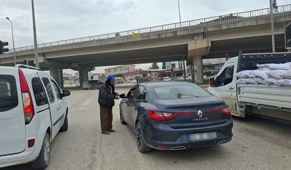 Zabıta operasyonuyla yakalanan dilencilerin üzerinde 4 bin TL'yi bulan para ele geçirildi