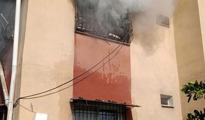 Dörtyol'da apartman dairesi alevlere teslim oldu