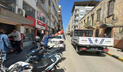 Kaldırım işgalini önlemek için operasyona çıkan zabıtanın görev aşkı, esnafın ısrarını yendi