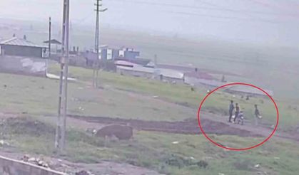 Silahla çevreye defalarca ateş eden 3 çocuğun hayrete düşüren anları kamerada