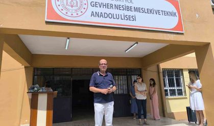 Hatay'da 38 Yıllık Öğretmene Duygulandıran Veda! Öğrencilerinden Helallik İstedi