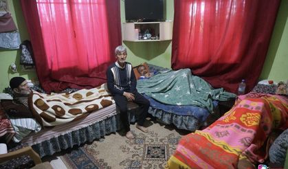Hatay’da Hayırlı Evlat Dedirten Hikâye! Hem 5 Çocuğuna Hem Anne Babasına Bakıyor