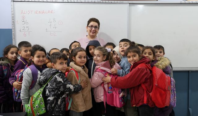 Fatma öğretmen kanseri yendi, öğrencilerine kavuştu