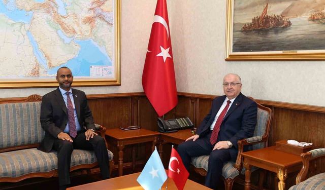 Bakan Güler, Somali Limanlar ve Deniz Ulaştırma Bakanı Nur'la görüştü