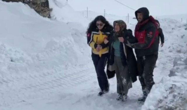 Kars'ta hasta kadın için ekipler seferber oldu