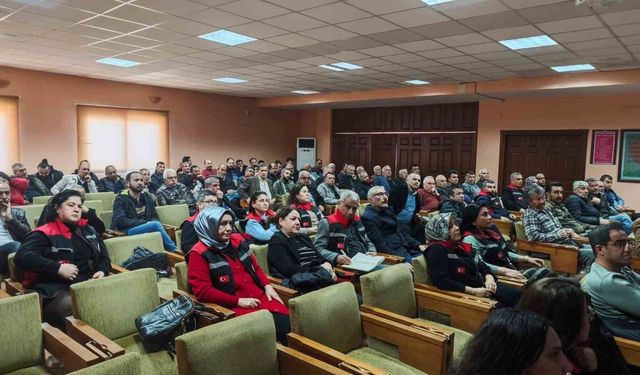 Kozan'da hurma üreticilerine kapsamlı eğitim