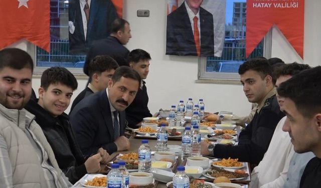 Vali Masatlı üniversite öğrencileriyle iftar sofrasında bir araya geldi