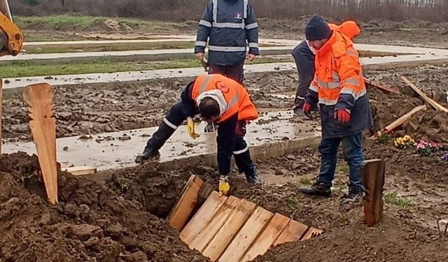 Vefat eden kaçak göçmenler Düzce'de defnedildi