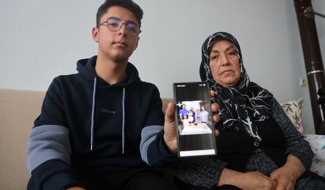 Depremde 3 kardeşini, annesini ve babasını kaybeden Furkan aile fotoğrafından geriye tek kaldı