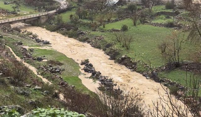 Hassa’da Yağış Etkisini Artırdı, Derelerin Debisi Yükseldi