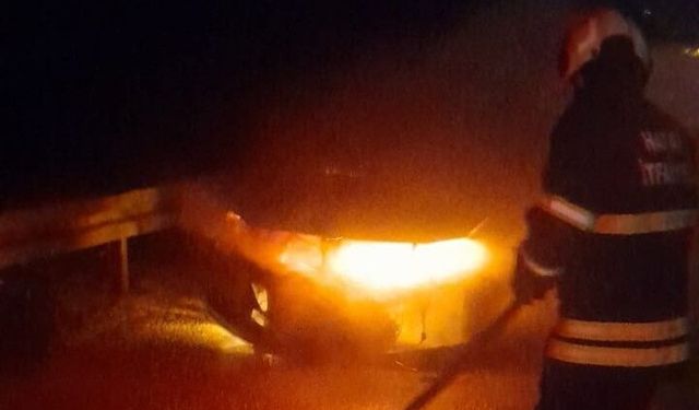 Altınözü'nde araç yangını