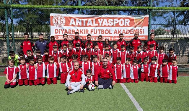 Antalyaspor Diyarbakır Futbol Akademisinden çocuklara sağlık atölyesi