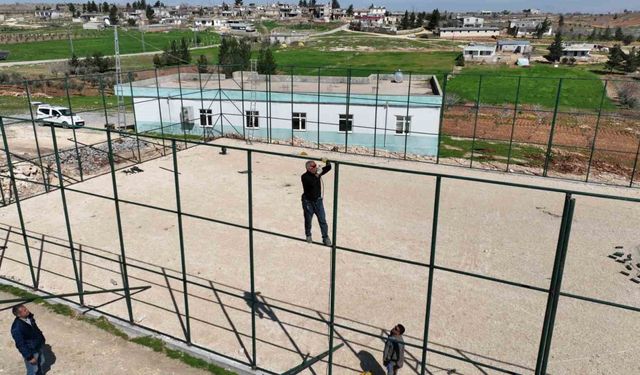 Olukyanı ve Payamlı halı sahaları tamamlanıyor