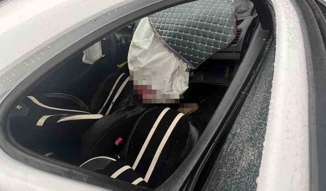 Şanlıurfa'da iki otomobil kafa kafaya çarpıştı: 8 yaralı