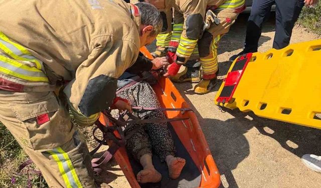 Antakya'da traktörün altında kalan kadın yaralandı