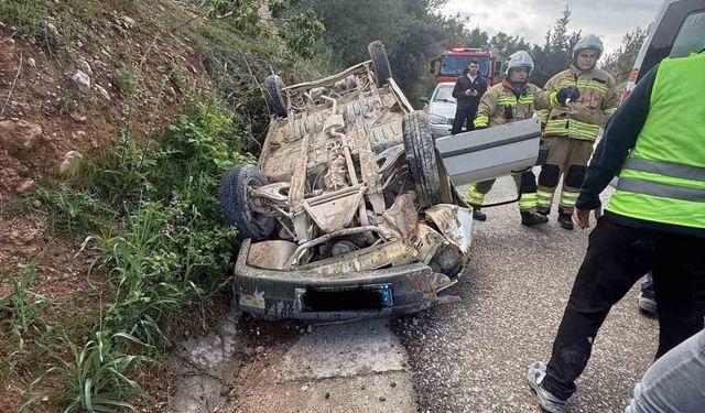 Belen'de otomobil takla attı: 2 yaralı