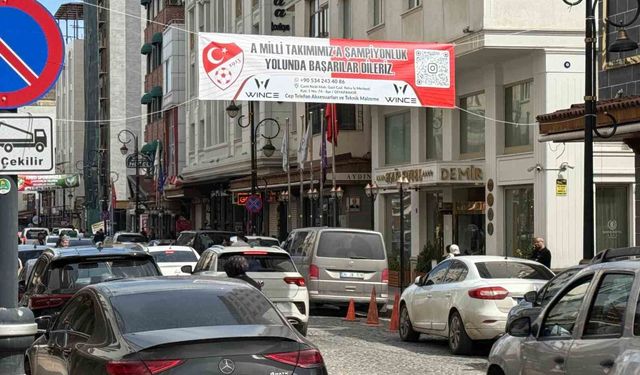 Diyarbakır'da esnaftan A Milli Futbol Takıma destek