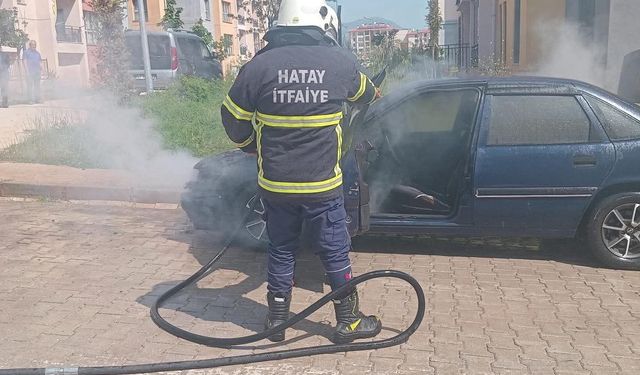 Hassa'da otomobil alevlere teslim oldu