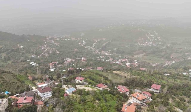Hatay'da çöl tozu etkisini sürdürüyor