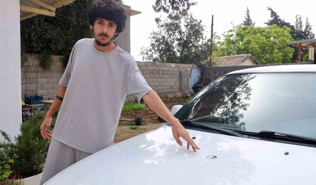 Sesle panik ve korku yaşayan vatandaşın aracına yorgun mermi isabet etti