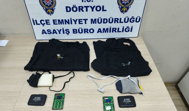 Hatay'da ehliyet sınavına kopya düzeneği ile giren iki kardeş yakalandı