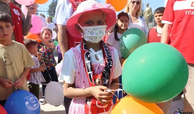 Doktorlar “yaşamaz” diyordu, yaşam mücadelesini balonlarla kutladı