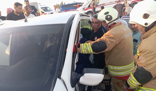 Hatay’da Feci Kaza! İki Otomobil Çarpıştı, 4 Kişi Yaralandı